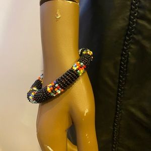Trend 1 beads cuff